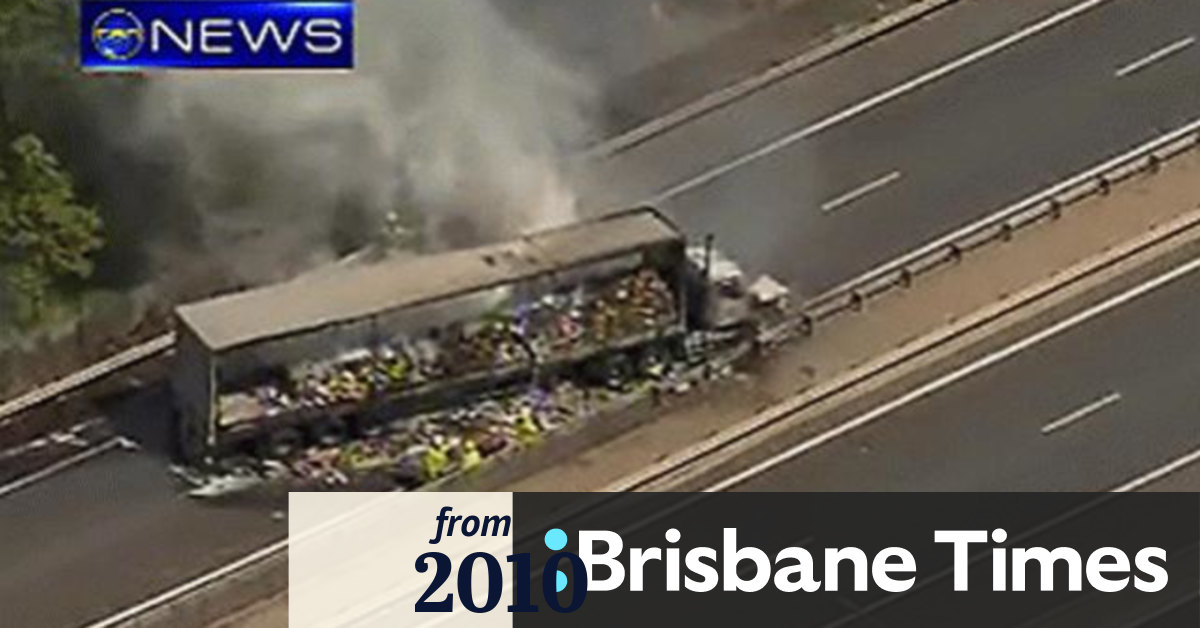 Video Gateway Motorway closed after crash